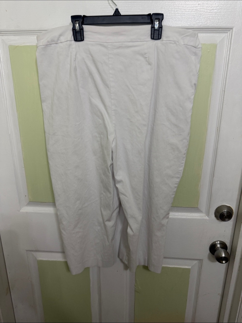 Women’s White Capris - Classic Comfort - Picture 5 of 7
